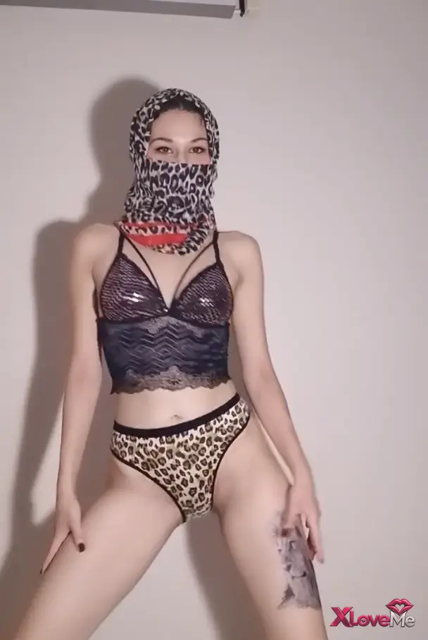 Tesettürlü — Türbanlı Ahu ifşa Zayıf kapalı kız nude yayın yaptı