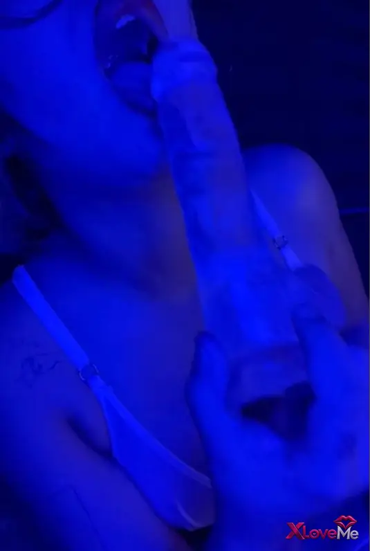 Mastürbasyon — Tango Doa ifşa Loş ışıkta jartiyerli dildo sapladı — Tango Doa