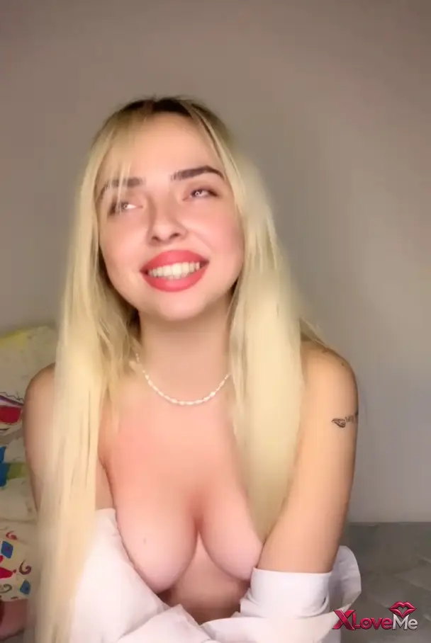 Tango Yayınları — Tango Ebru ifşa Sarışın kızdan meme show — Tango Ebru