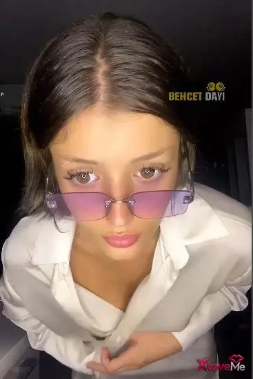 Tango ily ifşa Genç gözlüklü kız meme açtı — Tango ily