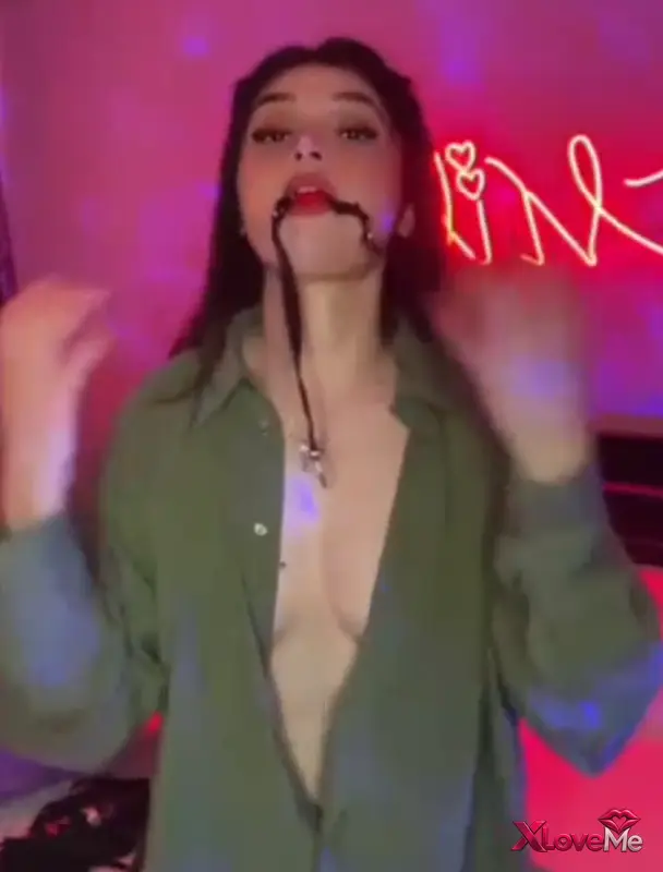 Canlı Yayınlar — Tango Milla ifşa Loş ortamda memesi açıldı — Tango Milla