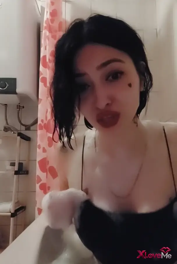 Teen — Tango Naz ifşa Genç kız banyoda suyun icinde yayında — Tango Naz
