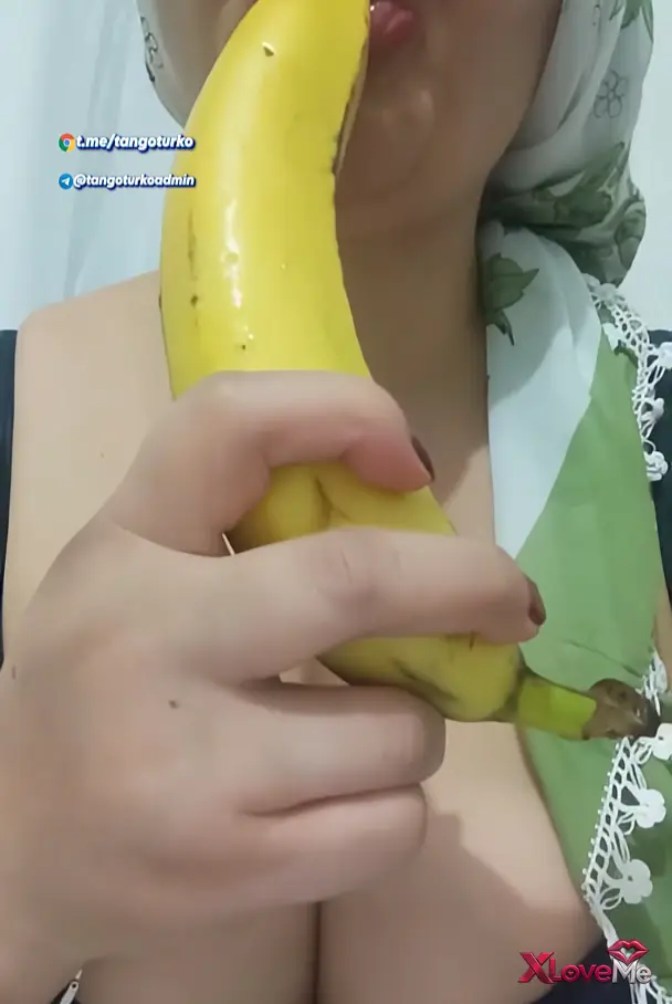 Hijab — Türbanlı Eda ifşa Büyük memeli azgın hatun
