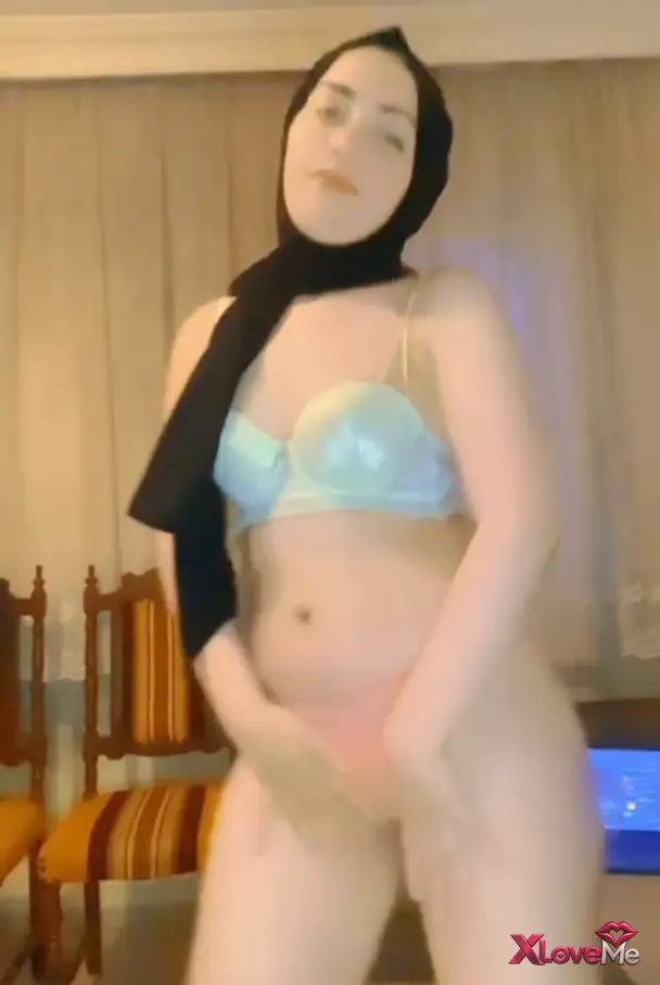 Hijab — Türbanlı ifşa Donat kafası bağlı iç çamaşırla dans etti — Türbanlı Donat
