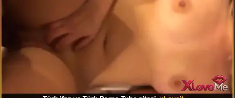Amatör Porno — Yatırmış sikiyor taş gibi Ebruyu