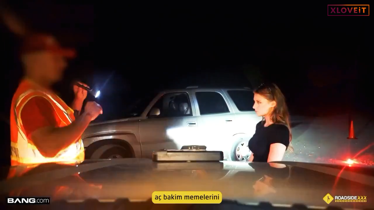 Lastik Yolun Kenarında Patladı – Altyazılı Porno
